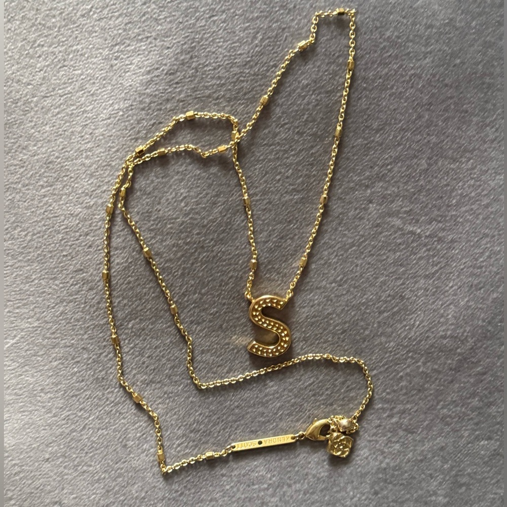 ✨Kendra Scott Letter S Pendant Necklace in Gold